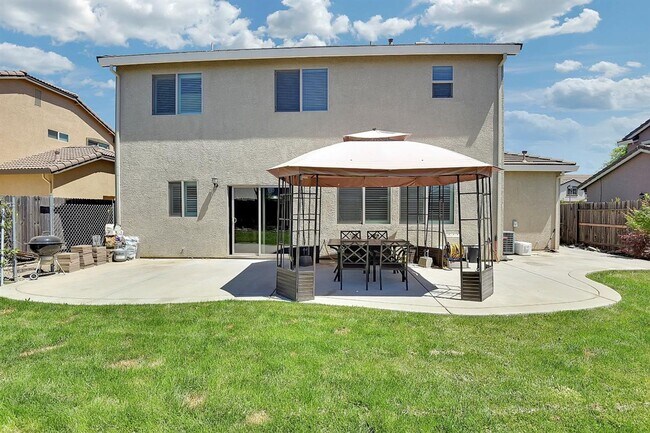 Building Photo - Beautiful 3 Bedroom Edgewater Home with Loft & 3-Car Garage