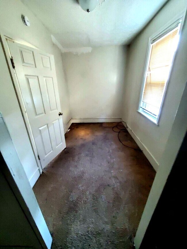 Building Photo - 3017 Nursery Ave
