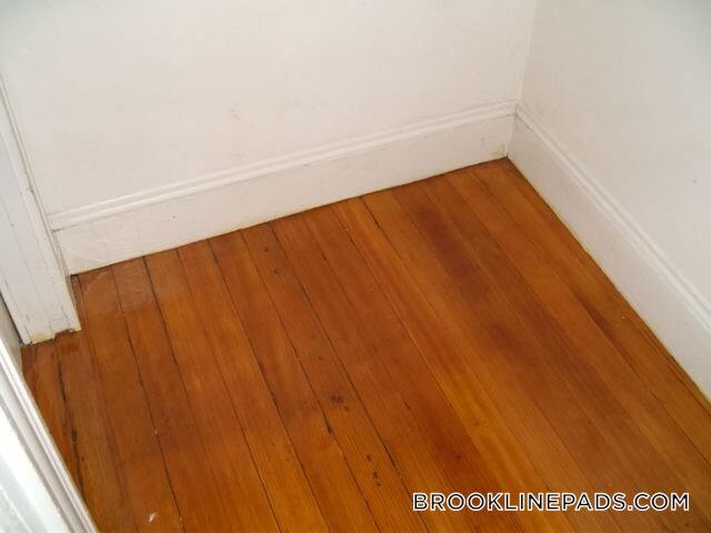 Building Photo - 208 Winthrop Rd