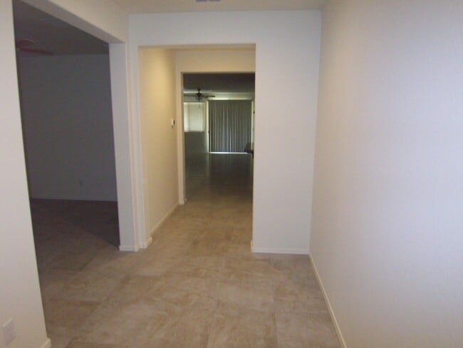 Building Photo - Gilbe Single Story 4 Bedroom