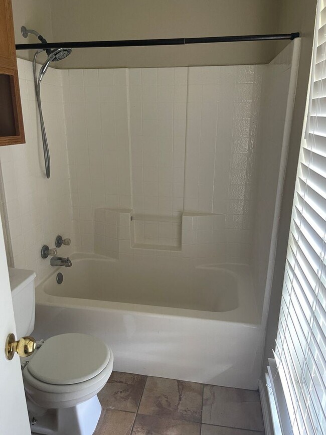 Building Photo - College Station - 4 bedroom - 4 bath - Fenced in yard / Home in Steeplechase Neighborhood.