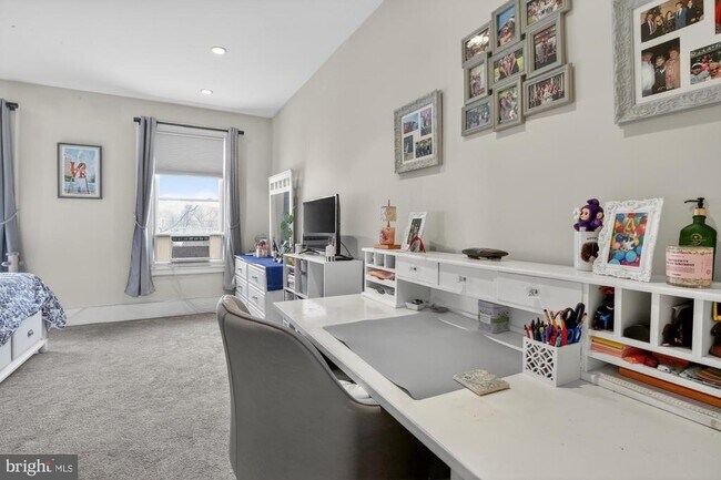 Building Photo - 2322 Poplar St