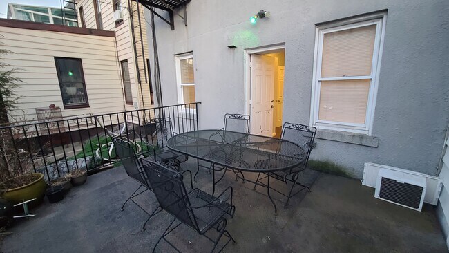 Building Photo - 2019 Palisade Ave
