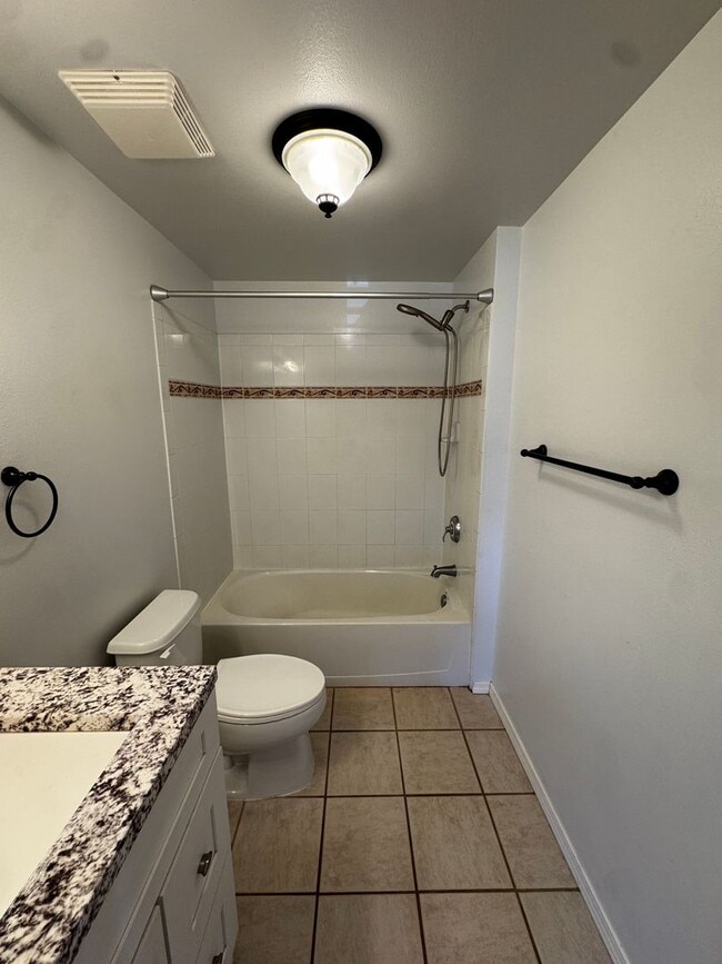 Building Photo - 2BR/2BA + Loft Condo at Villas at Kenolio – Vaulted Ceilings & Upgraded Interior