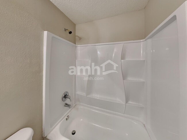 Building Photo - 1913 Southern Oak Loop