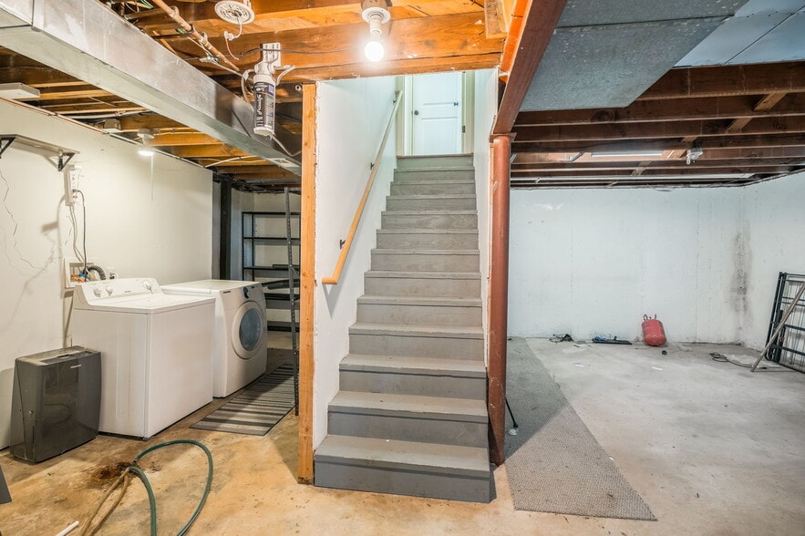 Building Photo - 4809 W 75th St