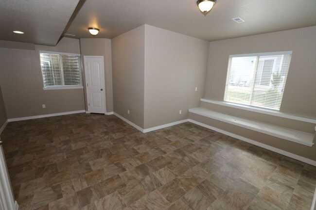 Building Photo - Updated Mountain Shadows Beauty on West Side!  4bdrm/3.5bath/2-car Garage
