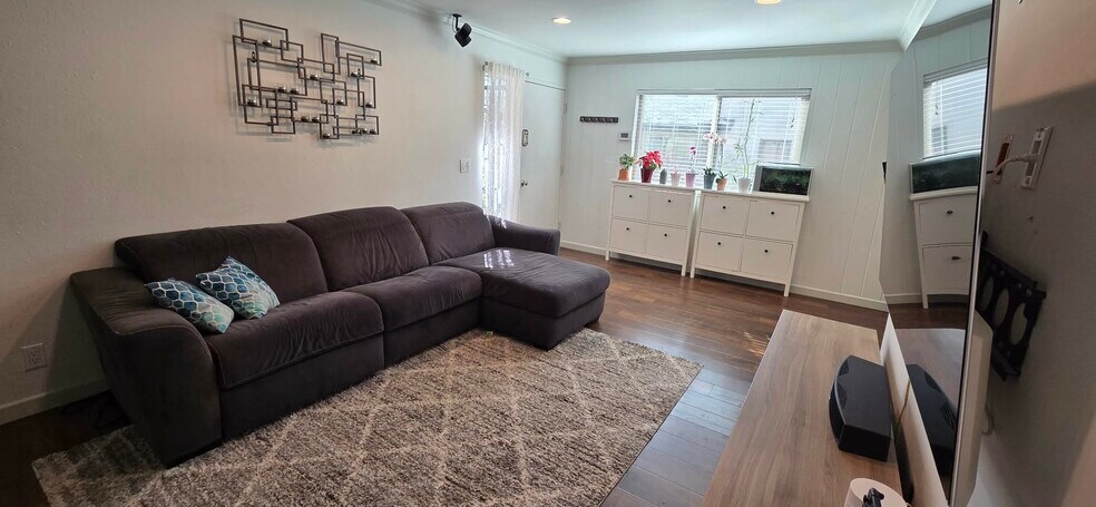 Building Photo - 6017 Via Breve