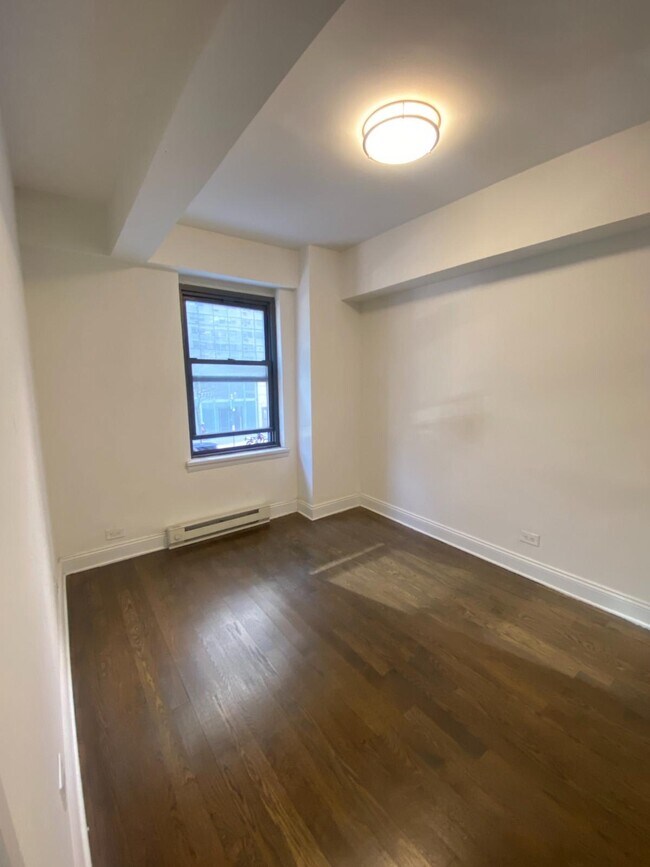 Building Photo - 157 E 57th St