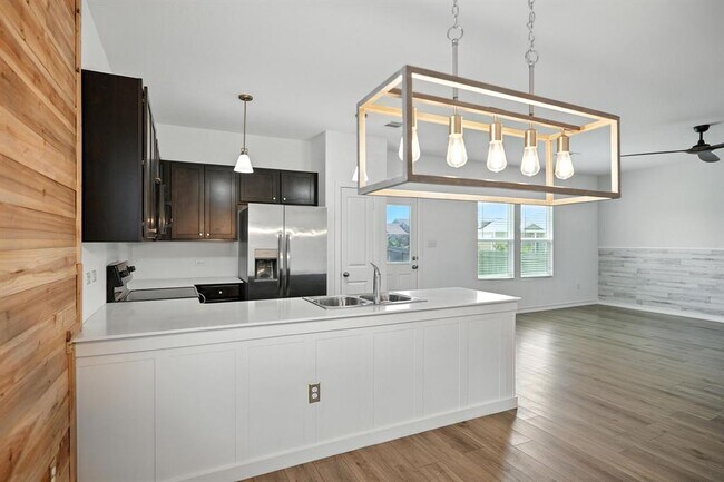 Building Photo - 1113 Cattail Ln