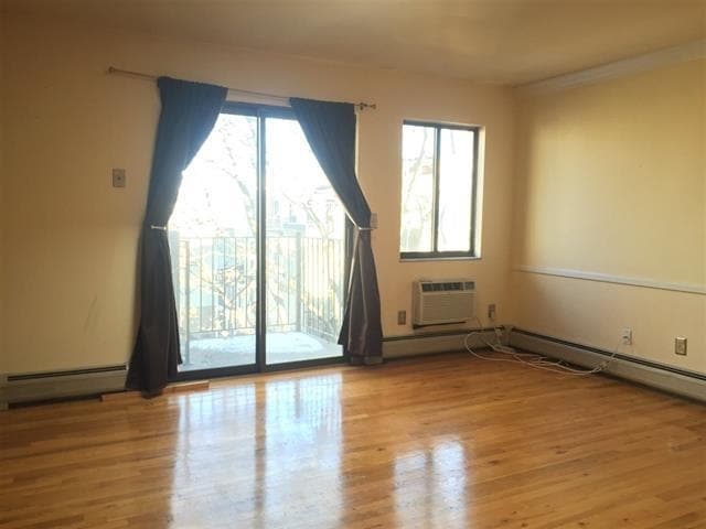 Building Photo - 208 1st St