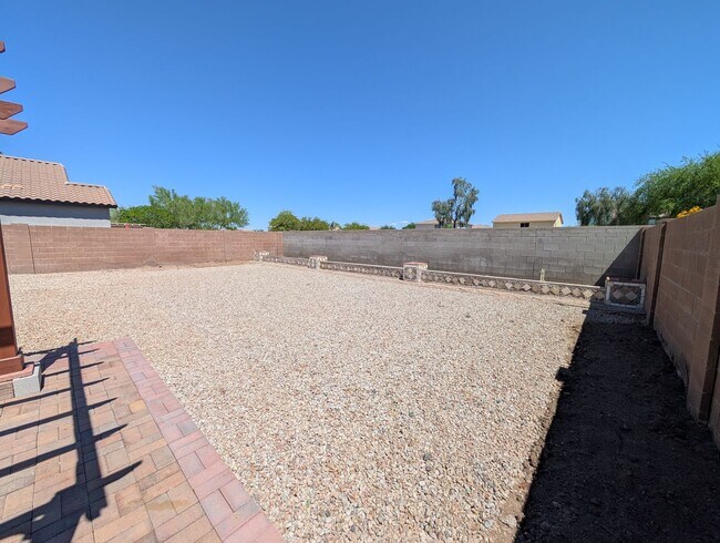 Building Photo - 4 Bedroom 3 Bathroom Circle Cross Ranch Home