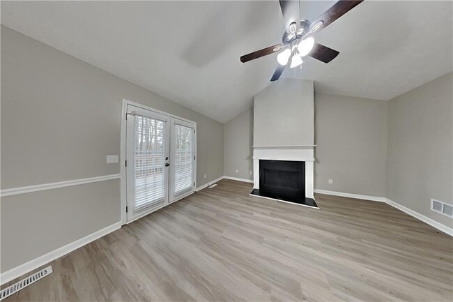 Building Photo - 5493 Riverchase Dr