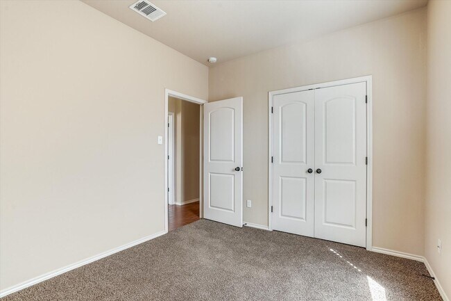 Building Photo - AVAILABLE NOW! Beautiful 3 Bedroom Townhome Located in Georgetown, TX!