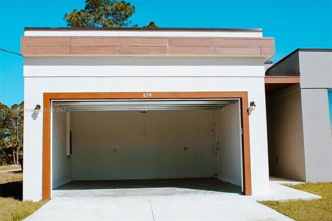 Building Photo - 674 Windermere Dr