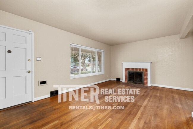 Building Photo - Tahoe Park Charmer with remodeled kitchen
