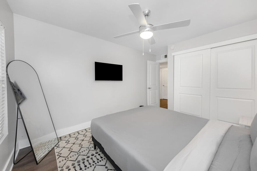 Building Photo - 4403 W Cleveland St