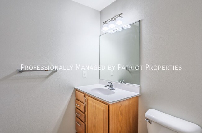 Building Photo - 827 Hawkeye Dr