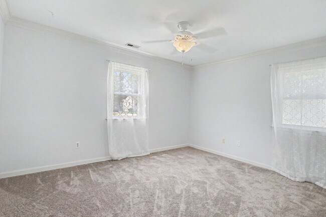 Building Photo - Updated 3-Bedroom Ranch with Fenced Yard!