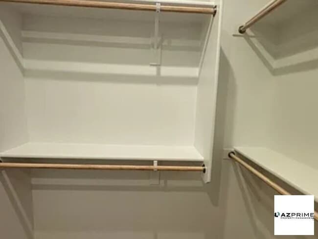 Building Photo - Family Home