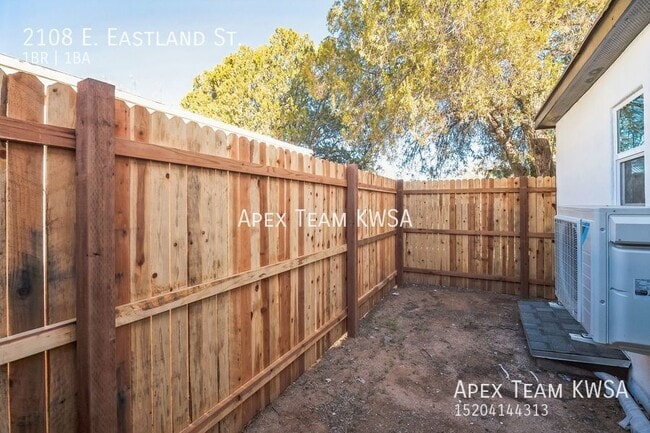 Building Photo - 2108 E Eastland St