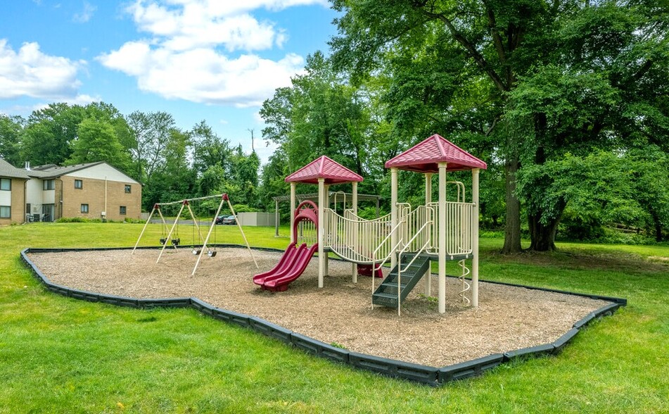Building Photo - The Glen at Bucks Apartments and Townhomes