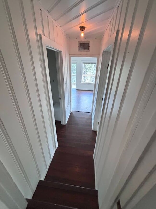 Building Photo - 405 - BEAVER DUPLEX