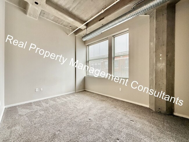 Building Photo - $600 Free Rent on 2Bed, 2 Bath at Western Auto