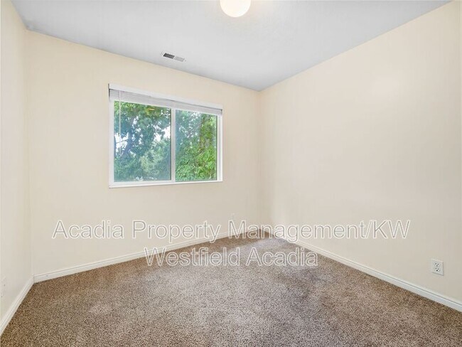 Building Photo - 130 Peregrine Ln
