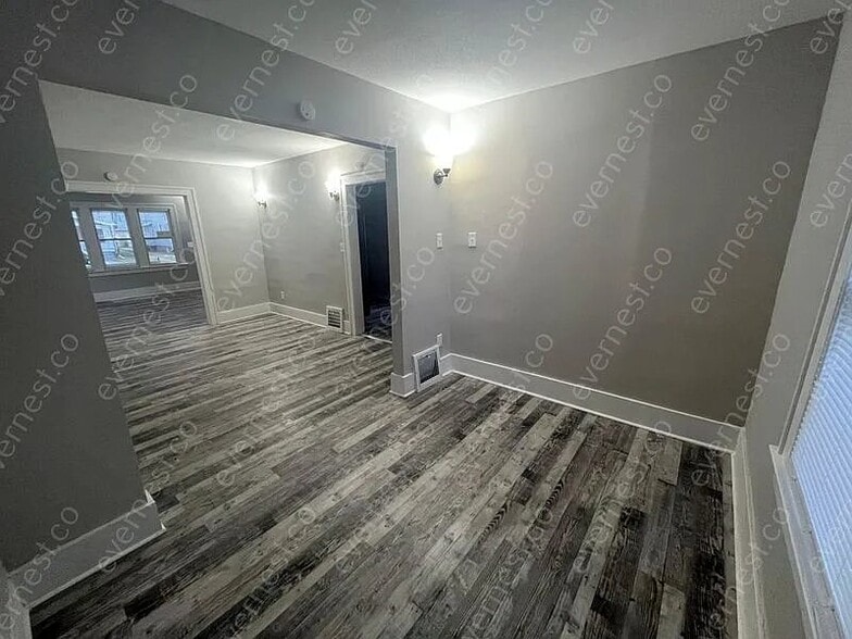 Building Photo - 3633 Almeda Dr