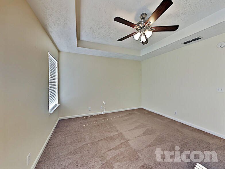 Building Photo - 3013 Weybridge Dr