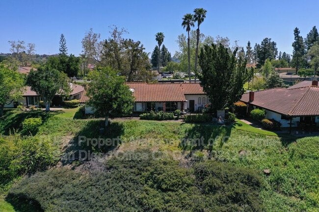 Building Photo - 12576 Oaks N Dr