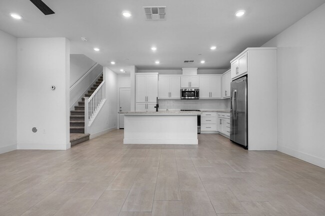 Building Photo - Modern 3 Bedroom 2 Bath Downtown Livermore
