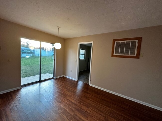 Building Photo - Beverly Hills Cutie 1/1