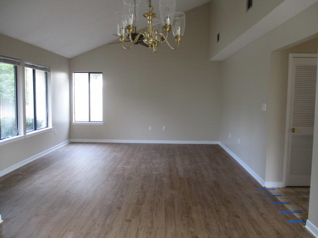 Building Photo - 700 Bay Dr