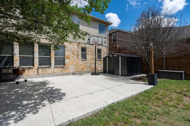 Building Photo - 227 Sandstone Trail