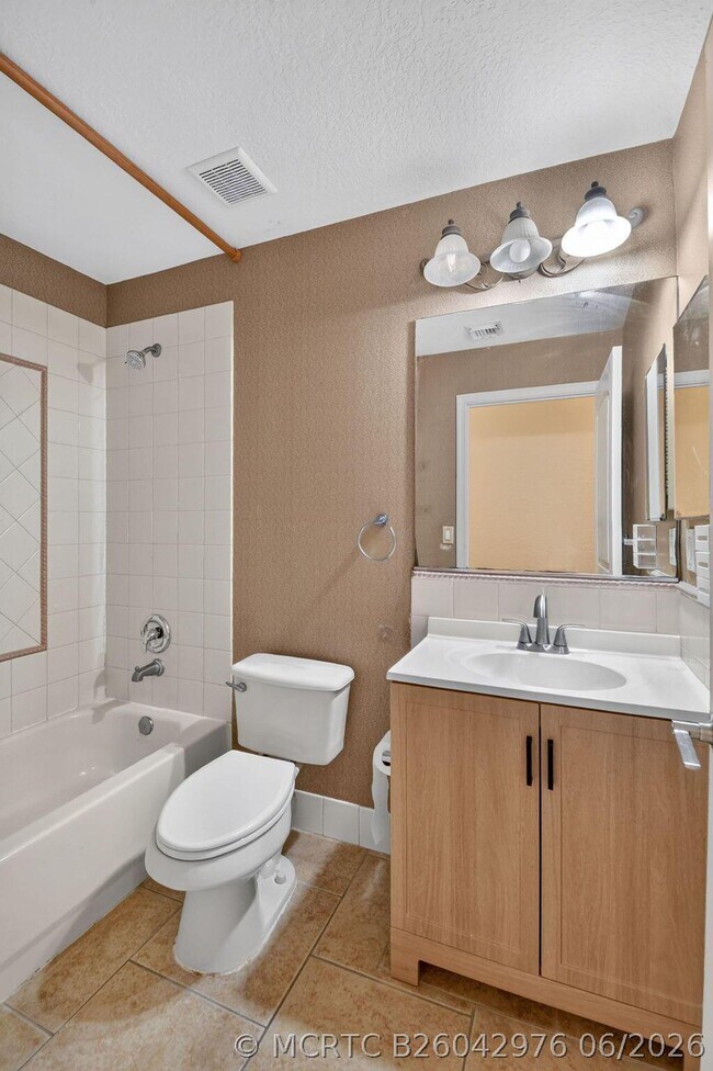 Building Photo - 1107 Big Torch St