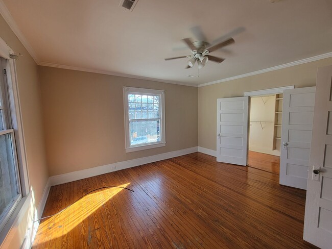 Building Photo - 320 S Mendenhall St