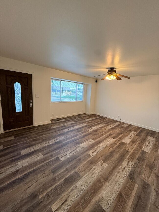 Building Photo - 633 S 1500 E