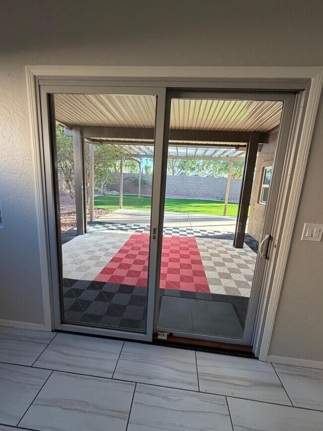 Building Photo - 1945 E Aloe Pl