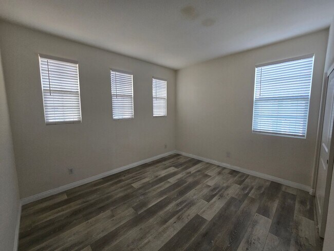 Building Photo - Open-Concept Living with Downstairs Bedroom & Enclosed Patio Retreat