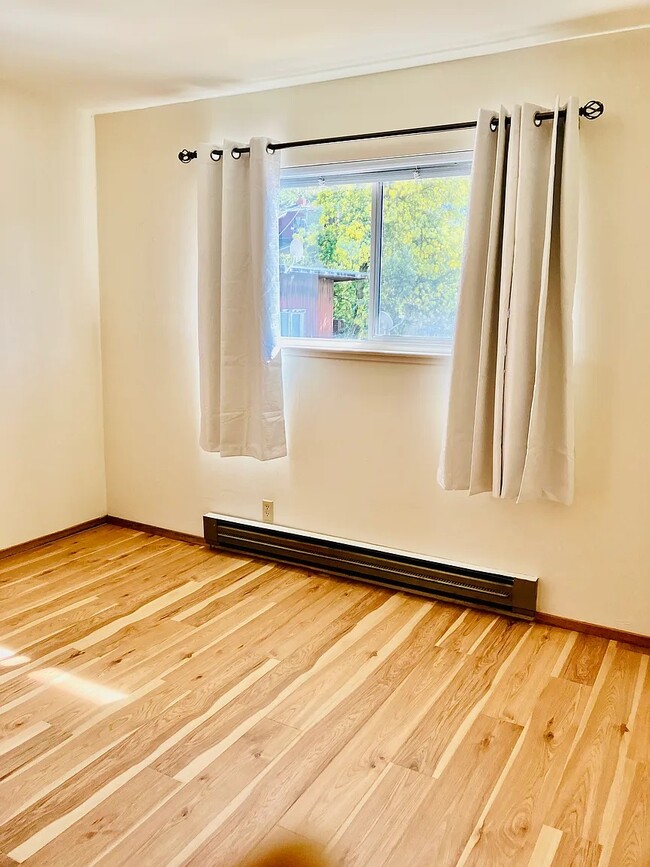 Building Photo - 2 Terrace Ave