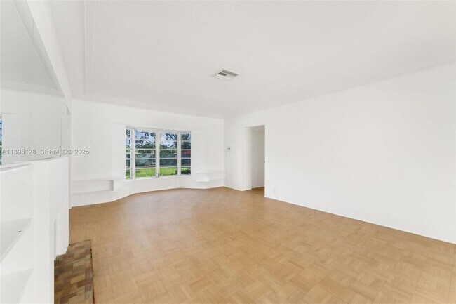 Building Photo - 520 W 51st Terrace