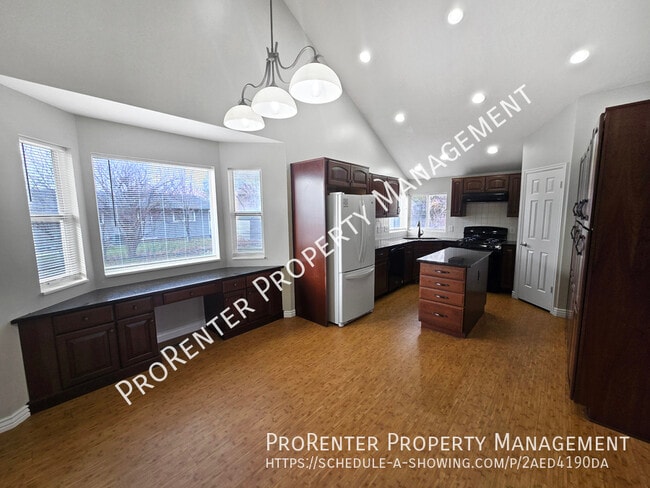 Building Photo - 1401 Ash Dr