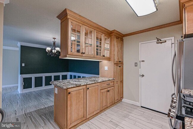 Building Photo - 1300 Army Navy Dr