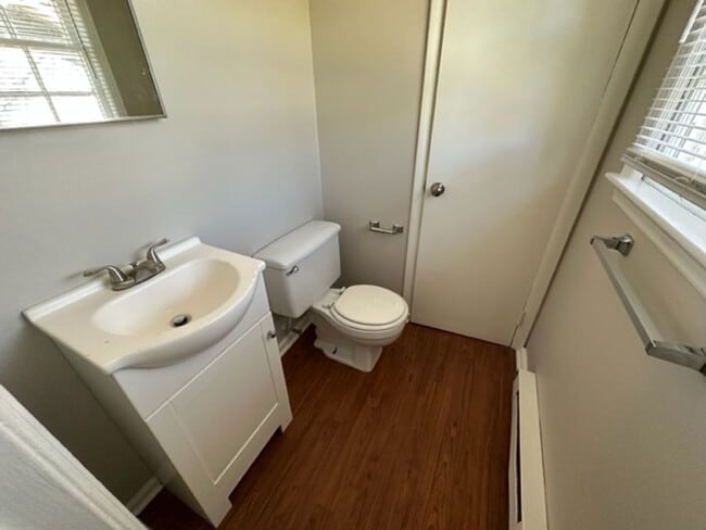 Building Photo - Charming Single Family Home - Convenient l...