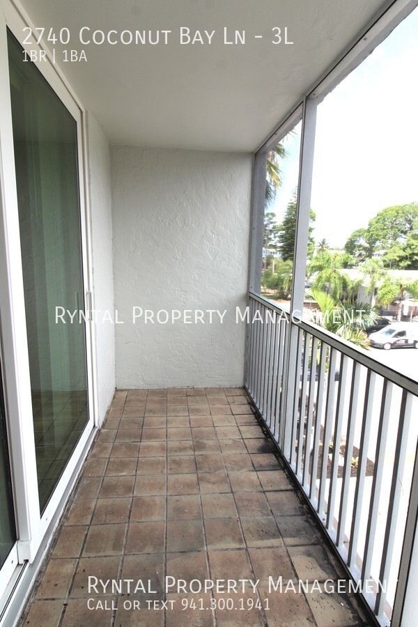 Building Photo - Cozy 1/1 Condo Near Downtown SRQ!