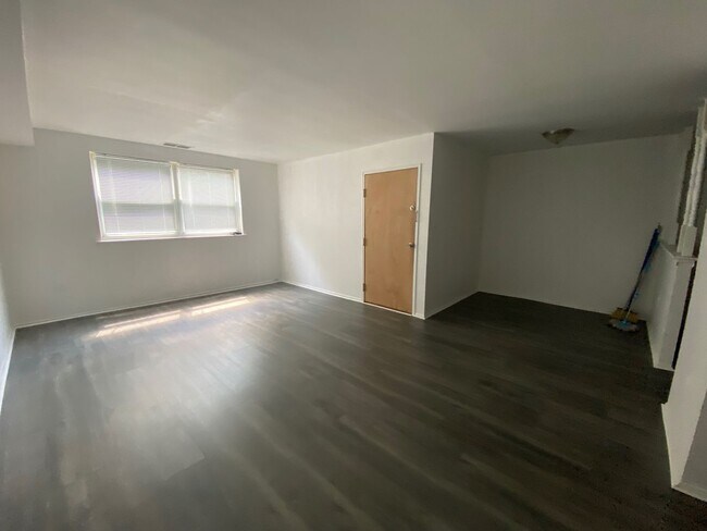 Building Photo - 3025 S 72nd St