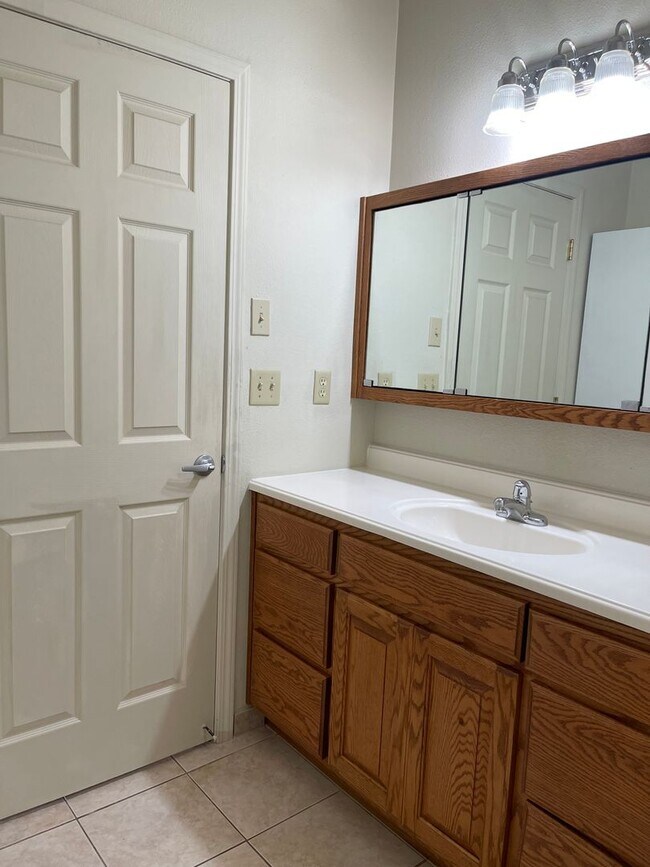 Building Photo - 3 BED 2 BATH W/ATTACHED MOTHER-IN-LAW SUITE *SOLAR PANELS ON ROOF = LOW ELECTRIC BILL*