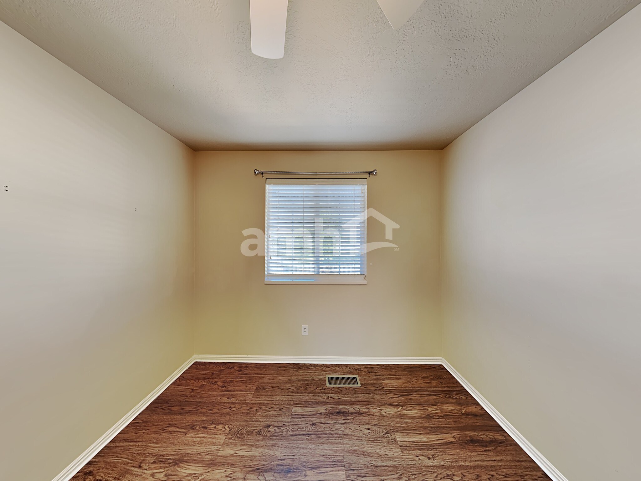Building Photo - 816 Crimson Ln
